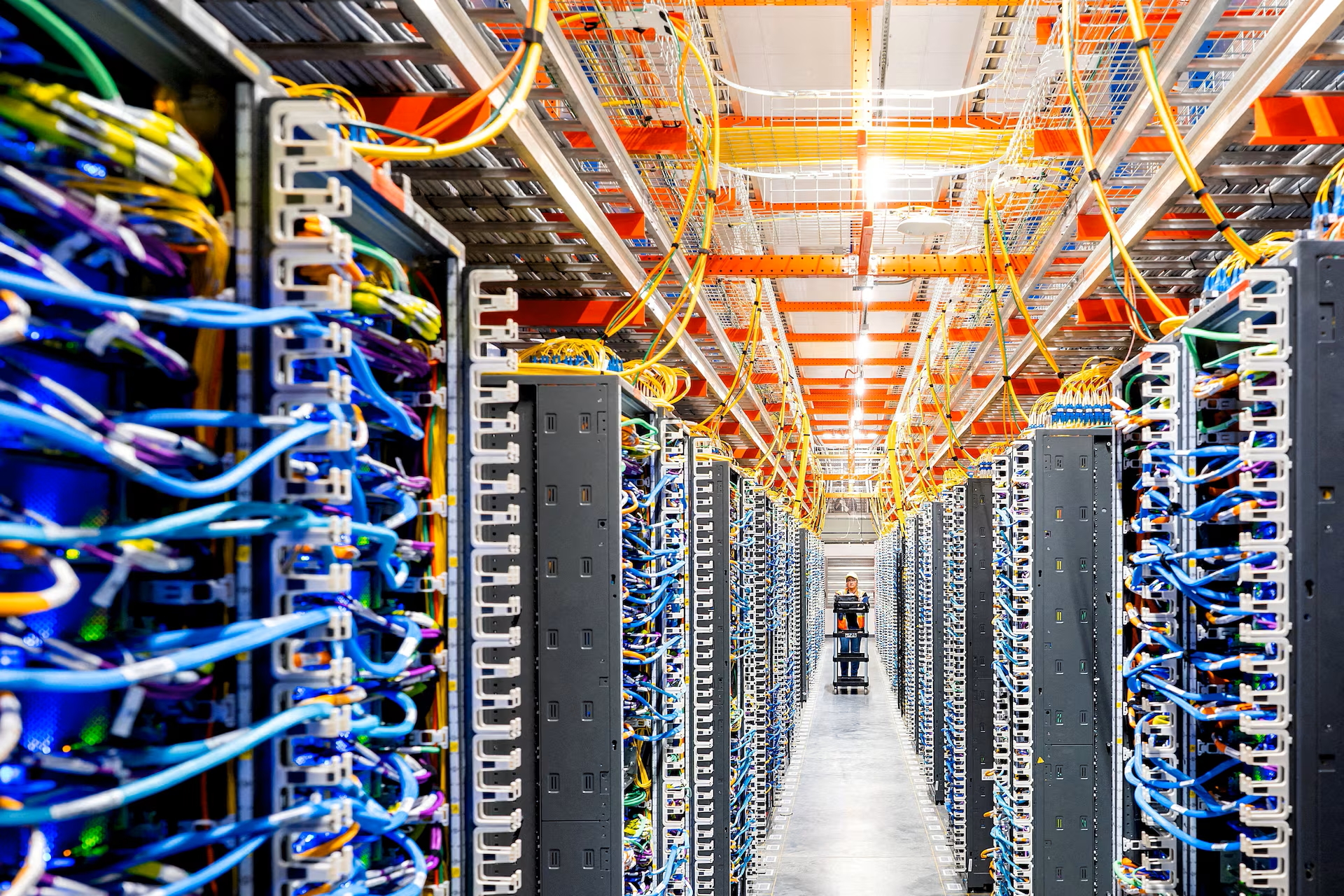 Amazon’un Veri Merkezleri Bir Kez Daha İran’ın Hedefi Oldu